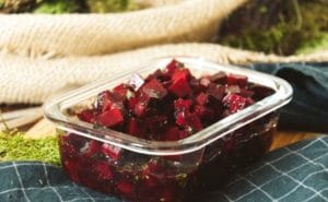 aromatischer rote beete salat mit pfefferminze | Schnelle & einfache vegane Rezepte | Ein Bild von a journey to ourselves