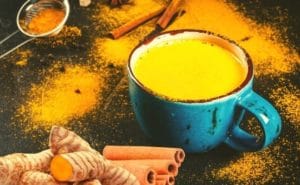 goldene milch | Schnelle & einfache vegane Rezepte | Ein Bild von a journey to ourselves