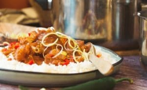veganes curry rezept mit mandeln pilzen tofu | Schnelle & einfache vegane Rezepte | Ein Bild von a journey to ourselves