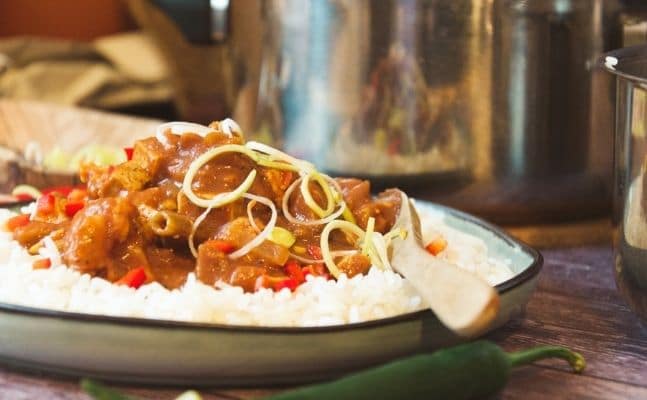 veganes curry rezept mit mandeln pilzen tofu | Vegane Rezepte | Ein Bild von a journey to ourselves