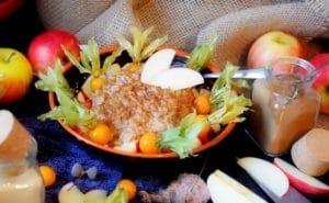veganes porridge rezept | Veganes Porridge - Grund Rezept für eine süße oder herzhaft leckere Bowl | Ein Bild von a journey to ourselves