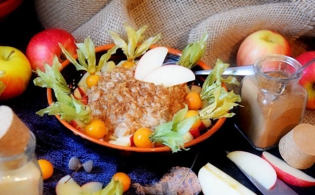veganes porridge rezept | Was essen Veganer zum Frühstück? | Ein Bild von a journey to ourselves